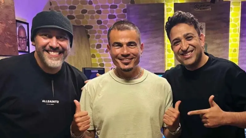 فيديو - عمرو مصطفى يبكي بسبب عمرو دياب.. ما القصة؟