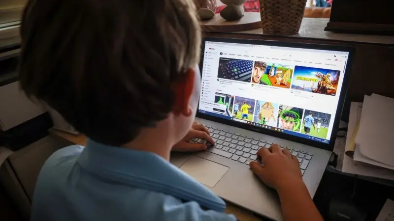 التشيك تدرس حظر مواقع التواصل على الأطفال