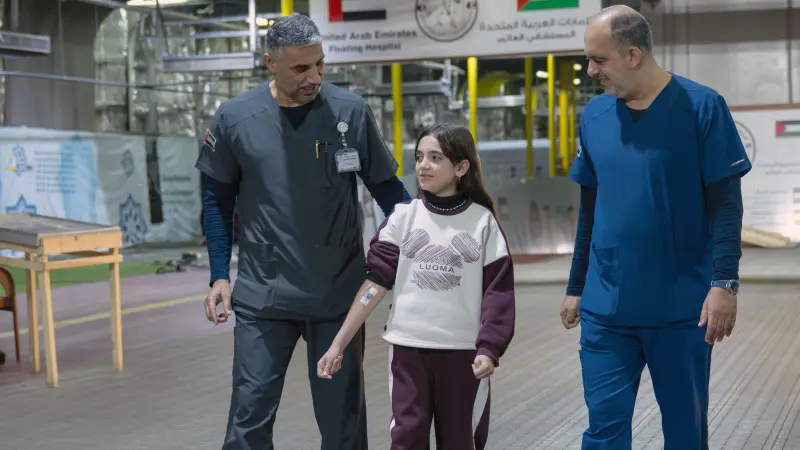 المستشفى الإماراتي العائم بالعريش يمنح الأمل لطفلة فلسطينية تعاني مرضا نادرا
