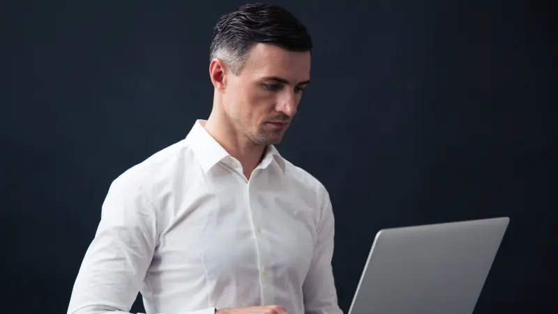 دراسة تحذر من الوقوف المطول أثناء العمل