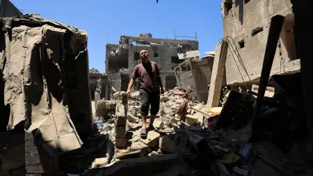 فيديو - قتلى وجرحى في غارات إسرائيلية على غزة