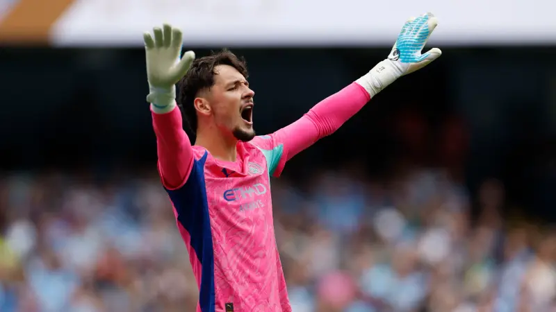 غوارديولا يعتقد أن جيمس ترافورد هو مستقبل إنجلترا في حراسة المرمى