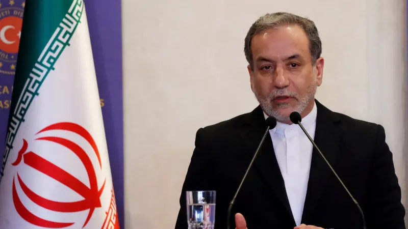 إيران ترسل ردّها على رسالة ترامب عبر عُمان.. ماذا جاء فيه؟