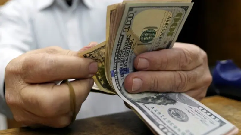 سعر الدولار مقابل الدينار الليبي في السوق السوداء اليوم الجمعة 17 أبريل 2026.. الأخضر يتراجع