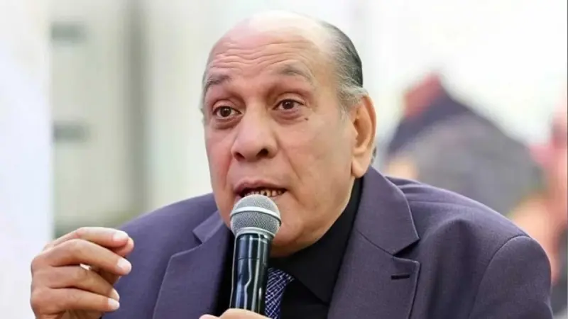 ما سبب استقالة منير مكرم من مجلس إدارة نقابة الممثلين؟ القصة الكاملة