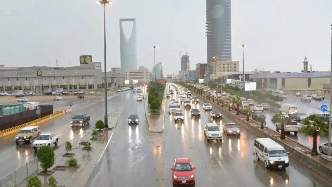 أمطار غزيرة في الرياض.. منخفض جوي وصقيع يجتاح السعودية 