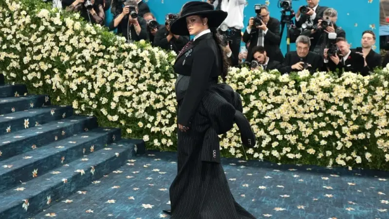 فيديو - ريهانا حامل بطفلها الثالث.. وهذا ما قاله شريكها خلال "ميت غالا"