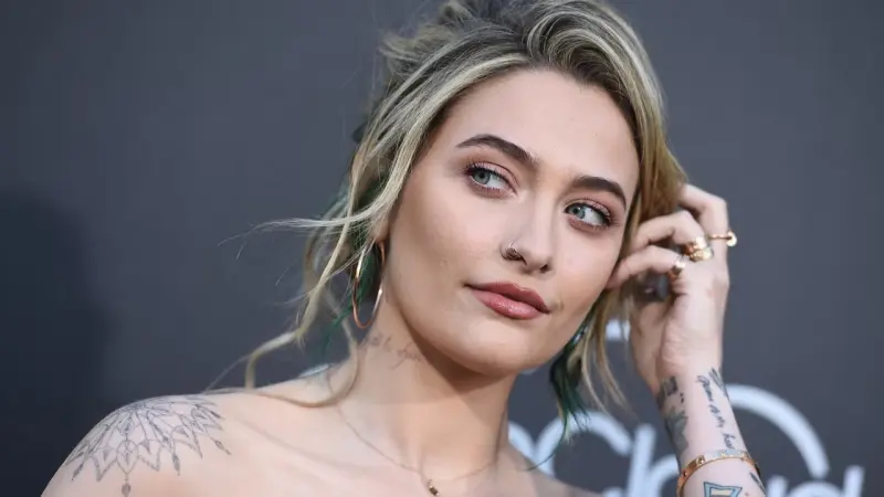 باريس جاكسون تصعد نزاعها القانوني مع القائمين على تركة والدها