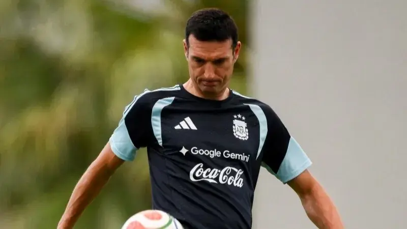 فيديو - سكالوني يغادر مؤتمر الأرجنتين الصحفي متأثرا بعد سؤاله عن إصابة بانيتشيلي