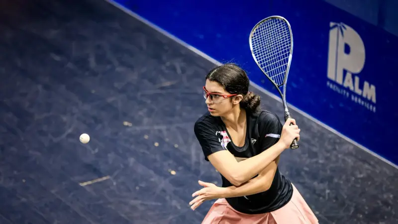 حطمت رقما قياسيا.. من هي المصرية أمينة عرفي بطلة العالم للناشئين في الإسكواش؟