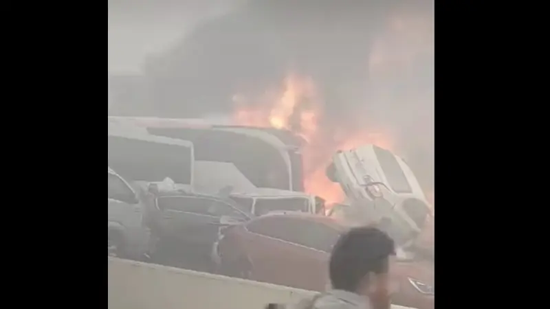 فيديو - مصر.. مقتل 28 شخصا وإصابة العشرات في حادث تصادم بالبحيرة