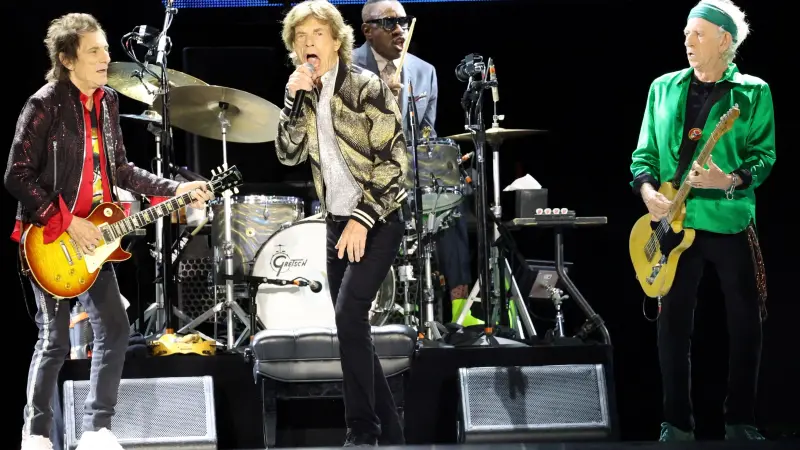 مقتنيات فرقة "رولينغ ستونز" في مزاد الشهر المقبل