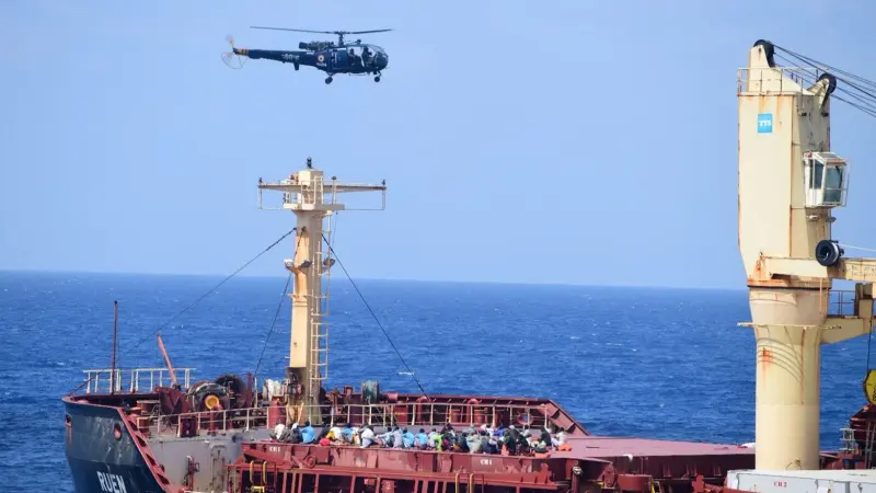 الجيش الهندي يحرّر سفينة اختطفها قراصنة لـ3 أشهر