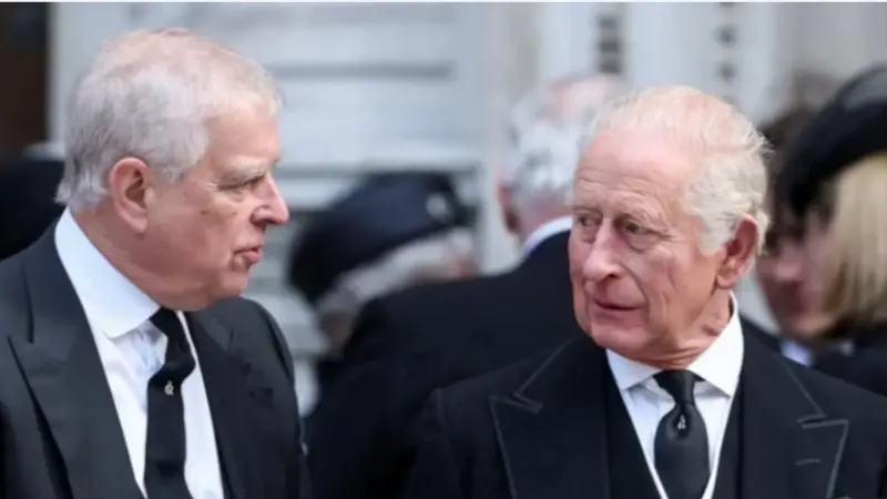 ما سبب تخلي الأمير آندرو عن لقبه الملكي؟ القصة الكاملة