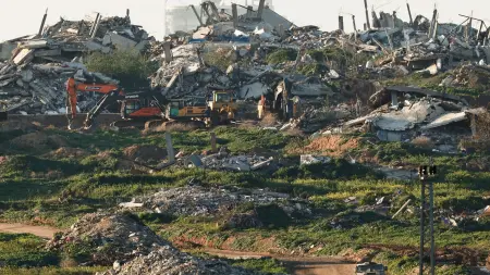 related_news_inside_blogsمقتل 24 فلسطينيا بينهم 7 أطفال في قصف إسرائيلي في غزة