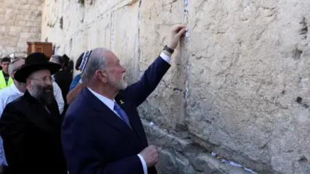 related_news_inside_blogsمن هو مايكل هاكابي صاحب مقولة "لا يوجد شيء اسمه فلسطين"؟