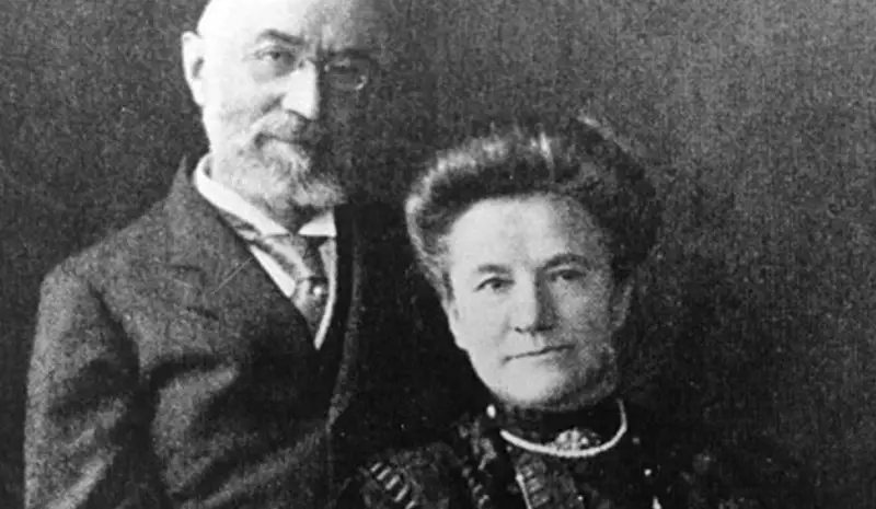 إيزيدور شتراوس وزوجته إيزيدور شتراوس وزوجته