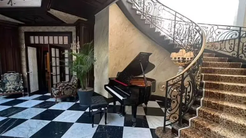 صور التقطت خلال تفتيش قصر قائد فاغنر