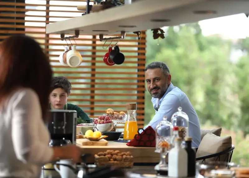 أبطال مسلسل الخائن النسخة العربية
