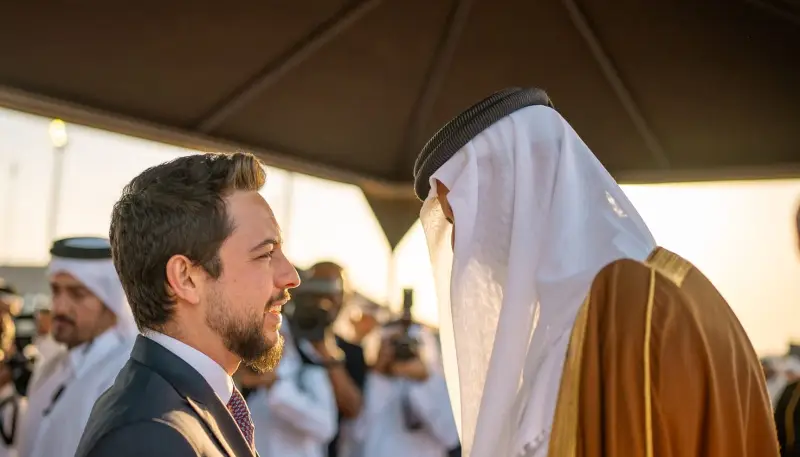 ولي العهد الأردني الأمير الحسين بن عبد الله يقدم التهنئة بزفاف الشيخ خليفة