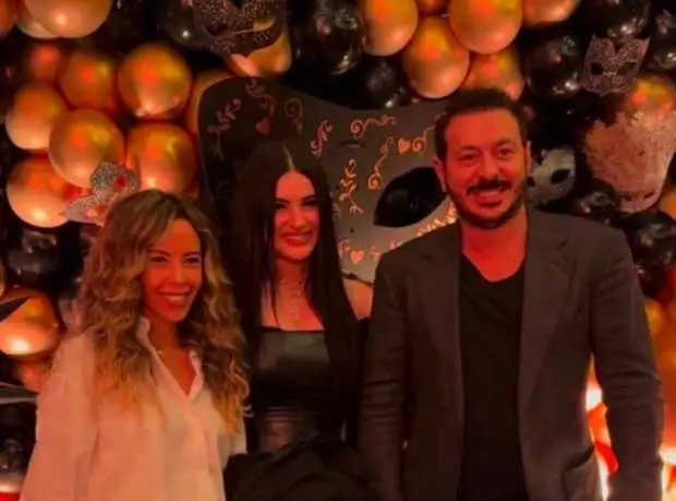 مصطفى شعبان وزوجته هدى الناظر