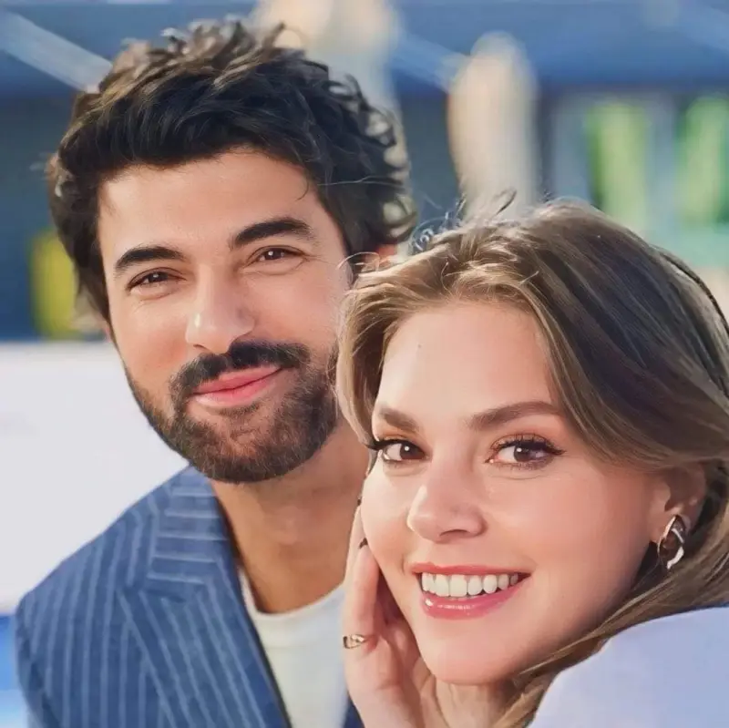 أصلي أنفر وإنجين أكيوريك بطلا مسلسل المال القديم