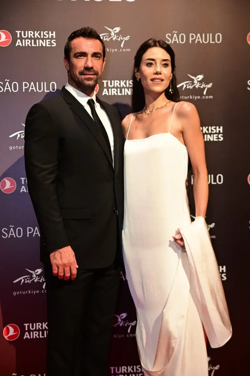 إبراهيم تشيليكول وجانسو دره بطلا مسلسل ألف ليلة وليلة