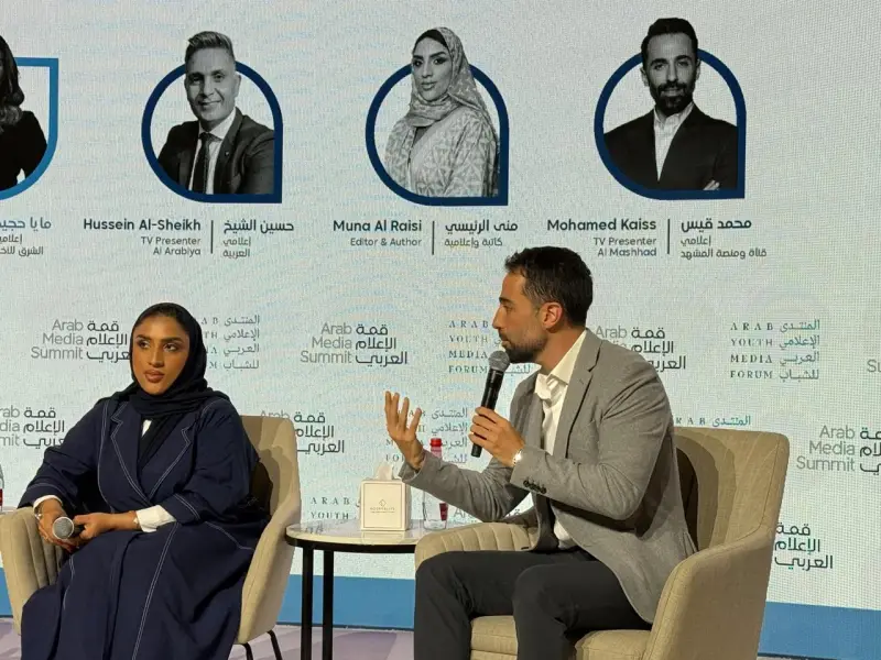 الزميل محمد قيس يشارك كمتحدث في جلسة نقاش بعنوان: البودكاست يسبق الهواء”، و الزميل محمد قيس يشارك كمتحدث في جلسة نقاش بعنوان: البودكاست يسبق الهواء”، و