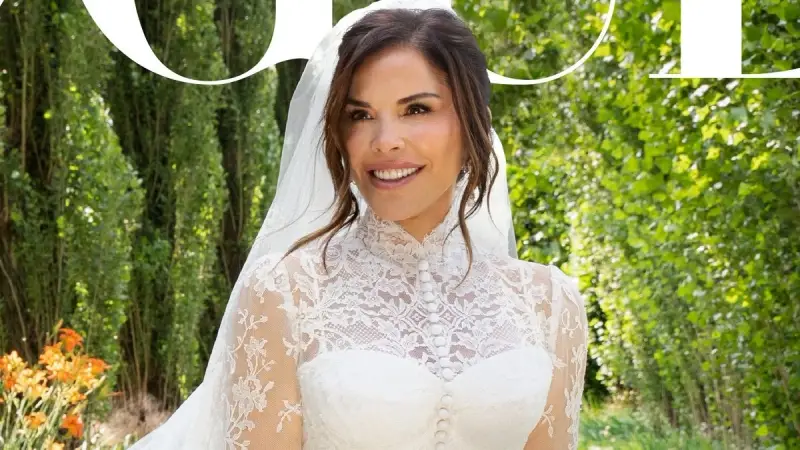 تصدر سؤال: من هي لورين سانشيز زوجة جيف بيزوس؟ محركات البحث