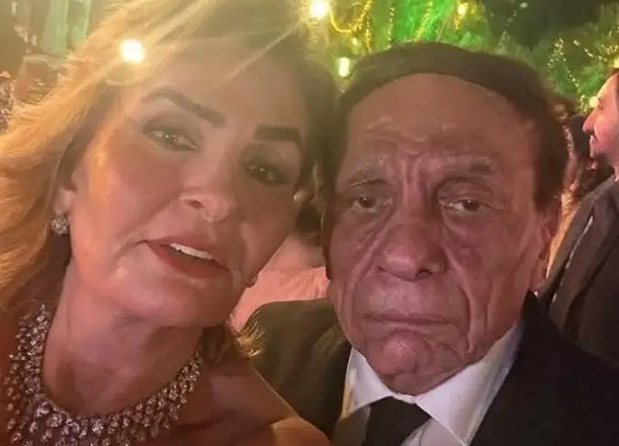 صورة غير حقيقة لحضور الزعيم عادل إمام حفل زفاف حفيده صورة غير حقيقة لحضور الزعيم عادل إمام حفل زفاف حفيده