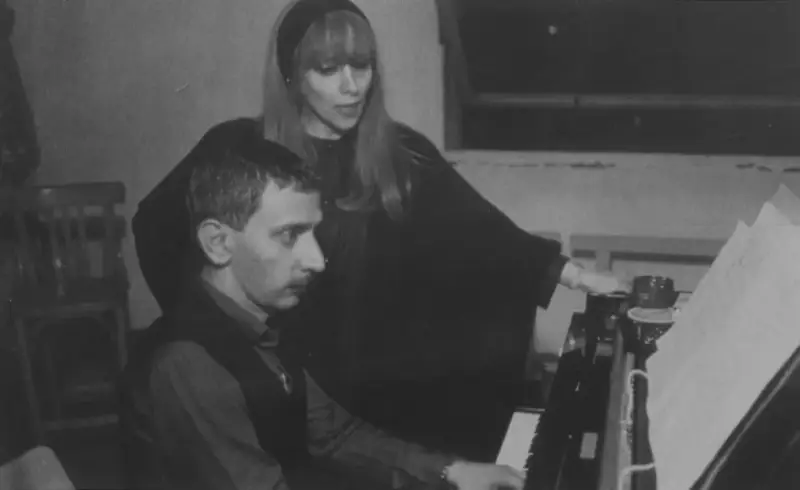 فيروز مع نجلها الأكبر زياد الرحباني