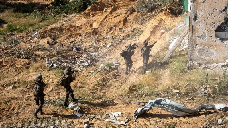 الجيش الإسرائيلي: الفرقة 36 اكملت تطويق مدينة رفح بالكامل (إكس)