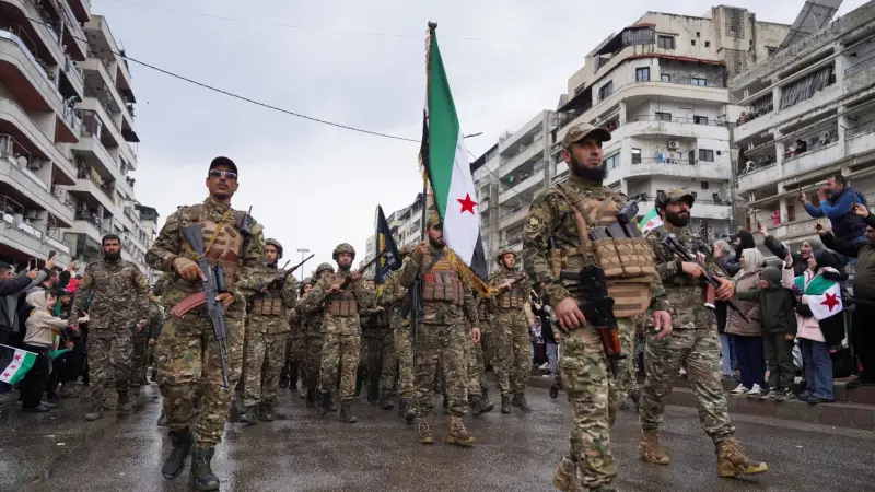 تقرير يكشف.. كيف يعاد تشكيل الجيش السوري بعد سقوط نظام الأسد؟ #سوريا 