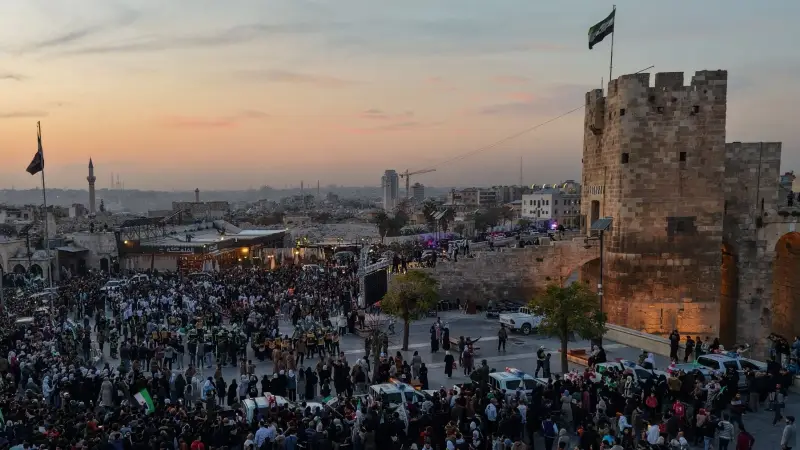 سعر الدولار مقابل الليرة السورية اليوم الأحد 21/12/2025.. تراجع 150 ليرة - المشهد