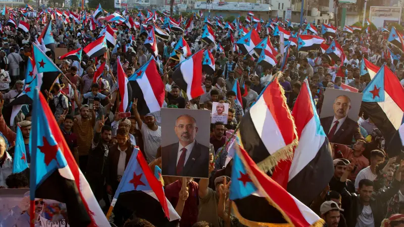 مراقبون لـ"المشهد": فشل حلّ الانتقالي يكشف حدود نفوذ الحكومة 