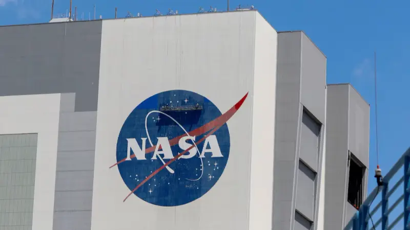 رواد فضاء في رحلة عودة طارئة إلى الأرض #ناسا 