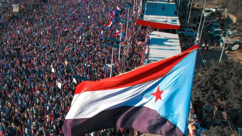 الزبيدي يؤكد: الحشود المليونية بالجنوب رسالة سياسية حاسمة إلى الإقليم والعالم 